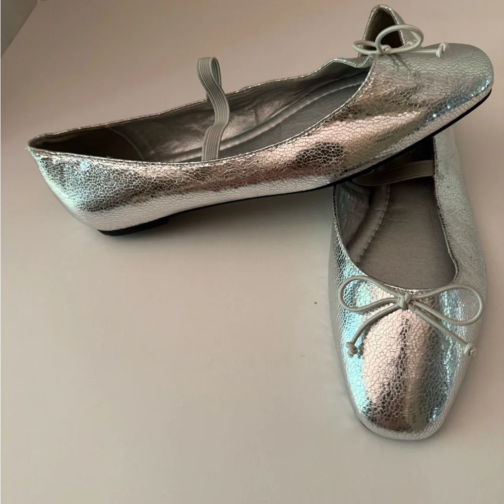 Kenneth Cole Silver Metallic Ballet Flats with Bow Women’s 8 NEW